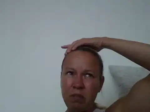 Snapshot of jennyblondeuk chatting on 07/08/26, 03:27 jennyblondeuk online show from 07/08/26, 03:27