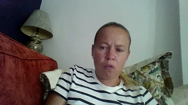 Snapshot of jennyblondeuk chatting on 07/16/26, 04:13 jennyblondeuk online show from 07/16/26, 04:13