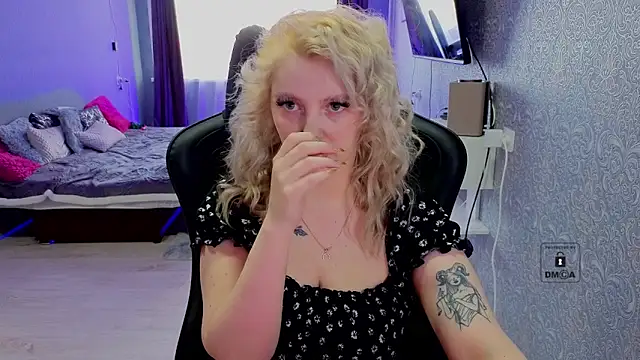 Snapshot of Eva_Vibe_ chatting on 04/08/26, 05:40 Eva Vibe online show from 04/08/26, 05:40