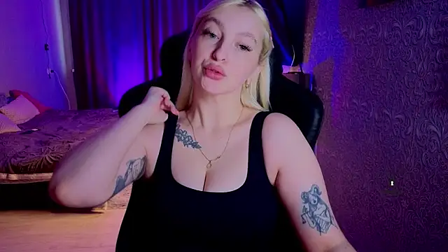Snapshot of Eva_Vibe_ chatting on 05/30/26, 04:09 Eva Vibe online show from 05/30/26, 04:09