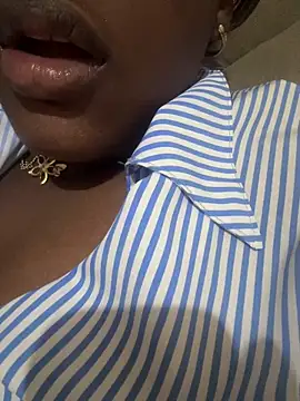 Snapshot of amorasecy chatting on 05/18/26, 04:02 amorasecy online show from 05/18/26, 04:02