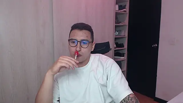 Snapshot of DanteVesper chatting on 03/19/26, 04:05 DanteVesper online show from 03/19/26, 04:05