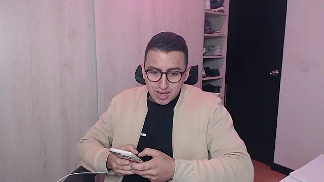 Snapshot of DanteVesper chatting on 03/21/26, 01:43 DanteVesper online show from 03/21/26, 01:43