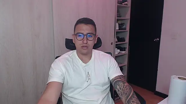 Snapshot of DanteVesper chatting on 04/03/26, 02:42 DanteVesper online show from 04/03/26, 02:42