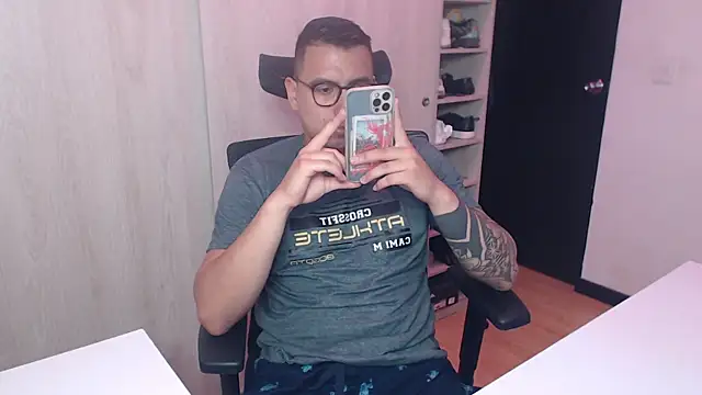 Snapshot of DanteVesper chatting on 04/15/26, 02:18 DanteVesper online show from 04/15/26, 02:18