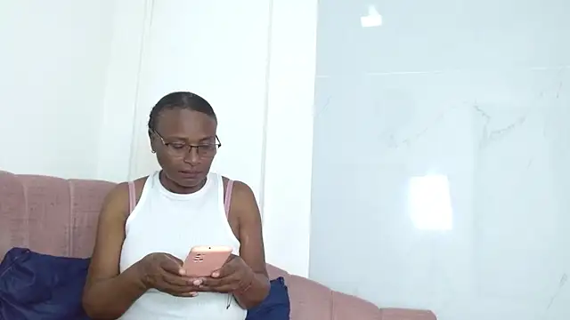 Snapshot of CleopatraIsis chatting on 12/22/25, 07:33 CleopatraIsis online show from 12/22/25, 07:33