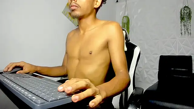 danny hot23  online show from 04/18/26, 07:07