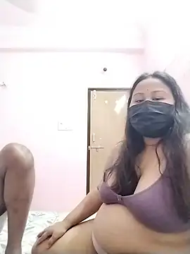 Snapshot of DesiSeductress chatting on 02/15/26, 03:42 DesiSeductress online show from 02/15/26, 03:42