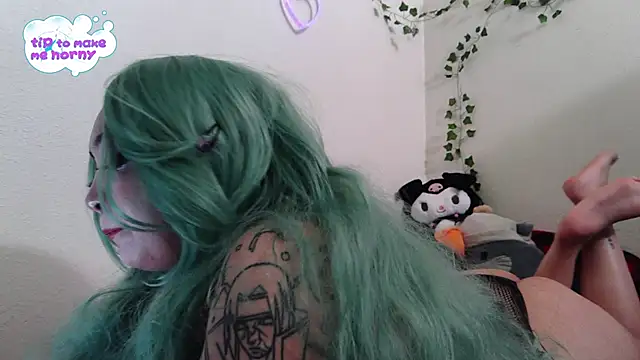 Snapshot of gothkittn_ chatting on 12/23/25, 04:21 gothkittn online show from 12/23/25, 04:21