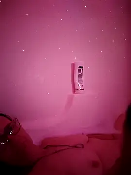 Snapshot of CrownedCuppa chatting on 04/08/26, 06:24 CrownedCuppa online show from 04/08/26, 06:24