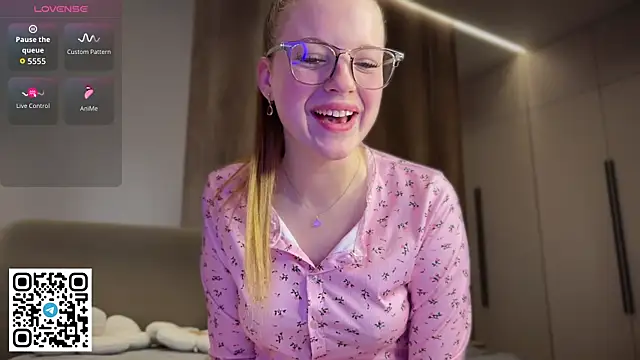 Snapshot of steffi_meoww chatting on 04/21/26, 10:23 steffi meoww online show from 04/21/26, 10:23