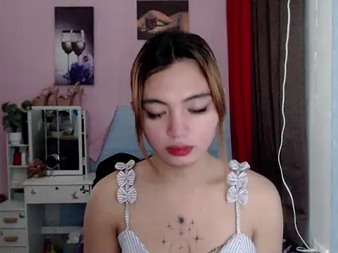 Snapshot of petite21gomez chatting on 12/21/25, 08:54 petite21gomez online show from 12/21/25, 08:54