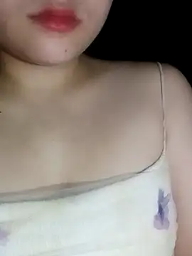 Snapshot of lili-roze chatting on 12/22/25, 09:06 lili-roze online show from 12/22/25, 09:06