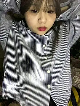 Snapshot of lili-roze chatting on 01/16/26, 03:05 lili-roze online show from 01/16/26, 03:05