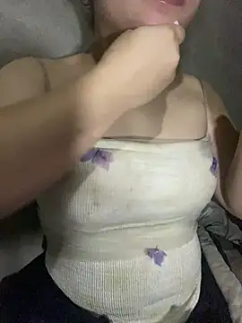 Snapshot of lili-roze chatting on 01/18/26, 01:26 lili-roze online show from 01/18/26, 01:26