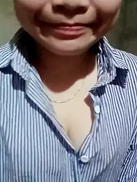 Snapshot of lili-roze chatting on 02/08/26, 09:02 lili-roze online show from 02/08/26, 09:02