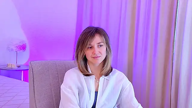 Snapshot of EmeraldGlow chatting on 03/27/26, 02:39 EmeraldGlow online show from 03/27/26, 02:39