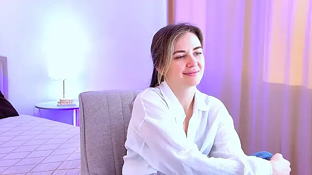 Snapshot of EmeraldGlow chatting on 03/30/26, 02:40 EmeraldGlow online show from 03/30/26, 02:40