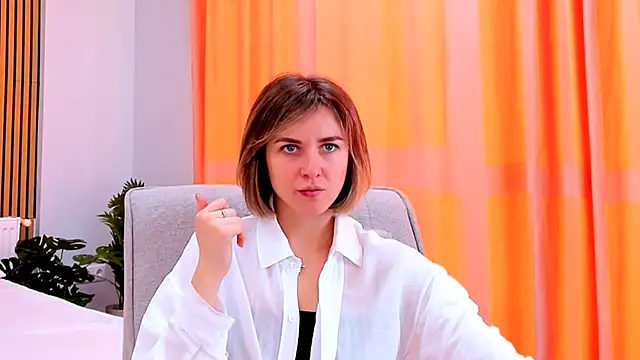 Snapshot of EmeraldGlow chatting on 04/05/26, 02:58 EmeraldGlow online show from 04/05/26, 02:58