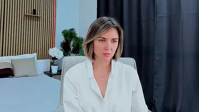 Snapshot of EmeraldGlow chatting on 04/10/26, 02:33 EmeraldGlow online show from 04/10/26, 02:33