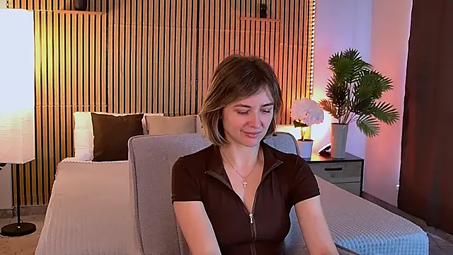 Snapshot of EmeraldGlow chatting on 04/13/26, 02:55 EmeraldGlow online show from 04/13/26, 02:55