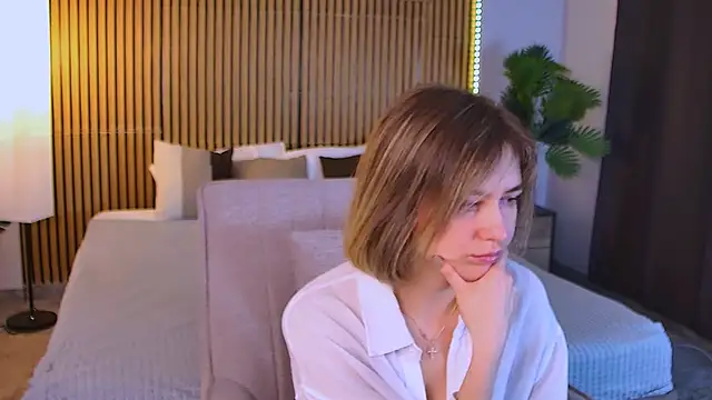 Snapshot of EmeraldGlow chatting on 04/16/26, 09:39 EmeraldGlow online show from 04/16/26, 09:39