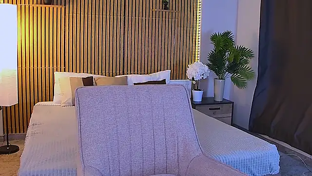 Snapshot of EmeraldGlow chatting on 04/18/26, 07:07 EmeraldGlow online show from 04/18/26, 07:07