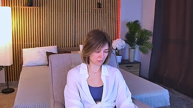 Snapshot of EmeraldGlow chatting on 04/20/26, 03:04 EmeraldGlow online show from 04/20/26, 03:04