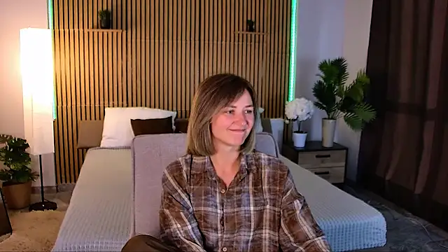 EmeraldGlow online show from 05/26/26, 02:57