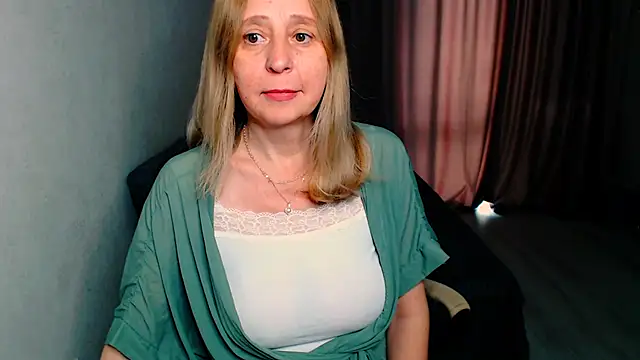 Snapshot of MiLenaMilf chatting on 05/17/26, 06:55 MiLenaMilf online show from 05/17/26, 06:55