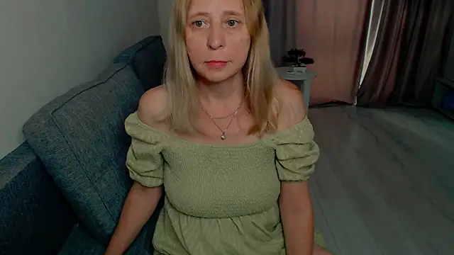 Snapshot of MiLenaMilf chatting on 07/02/26, 07:25 MiLenaMilf online show from 07/02/26, 07:25