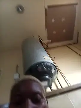 Snapshot of goldenstrips295 chatting on 01/10/26, 03:47 goldenstrips295 online show from 01/10/26, 03:47