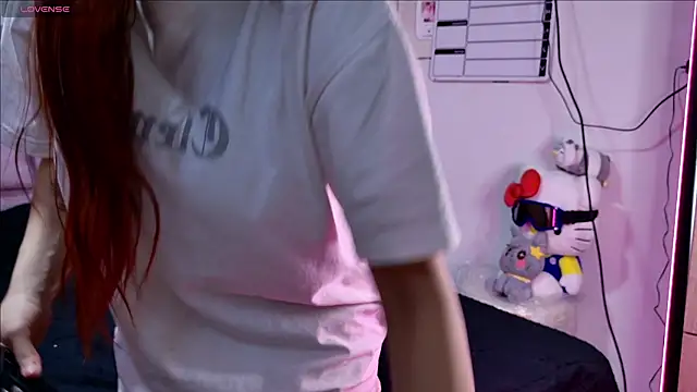 Snapshot of -SofiValentinaA chatting on 04/24/26, 07:49 -SofiValentinaA online show from 04/24/26, 07:49