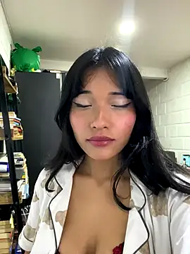 Snapshot of kittylove18_ chatting on 12/22/25, 05:21 kittylove18 online show from 12/22/25, 05:21