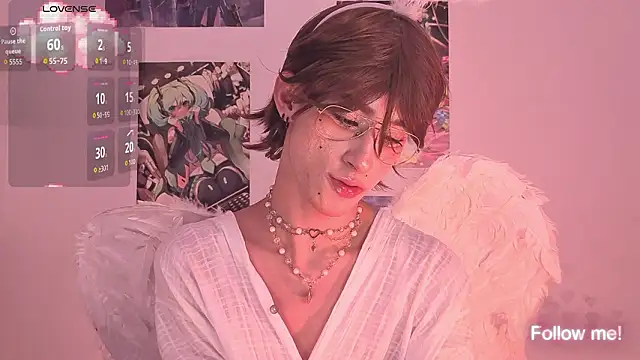 Snapshot of Kitsuneplay_ chatting on 03/01/26, 04:09 Kitsuneplay online show from 03/01/26, 04:09