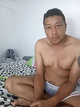 pareja latina1483 online show from 01/15/26, 09:51