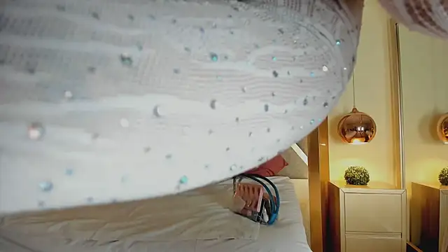 ElenaWatsonn online show from 04/04/26, 08:06