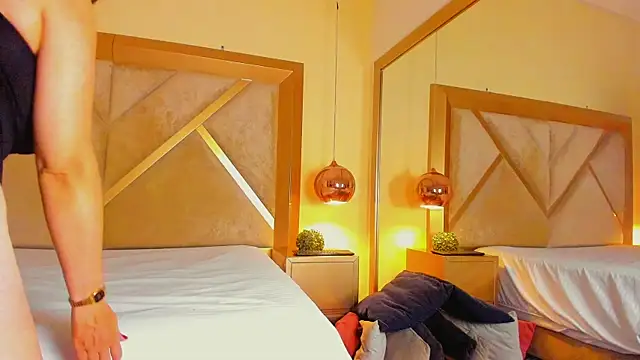 ElenaWatsonn online show from 04/11/26, 08:13