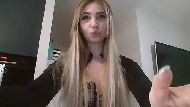 Snapshot of TeenLily chatting on 02/25/26, 07:56 TeenLily online show from 02/25/26, 07:56