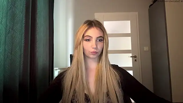Snapshot of TeenLily chatting on 05/19/26, 05:30 TeenLily online show from 05/19/26, 05:30