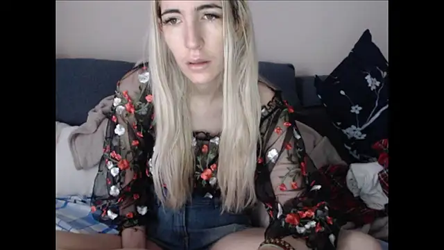 Snapshot of BarbieBlondieGirl chatting on 06/11/26, 08:23 BarbieBlondieGirl online show from 06/11/26, 08:23