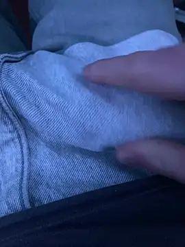 Snapshot of LittleGuy_2007 chatting on 04/15/26, 09:04 LittleGuy 2007 online show from 04/15/26, 09:04