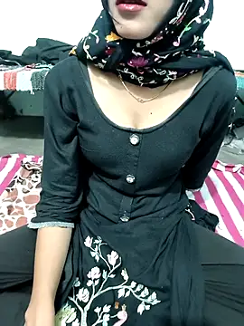 Snapshot of Yours-Zeenat chatting on 12/23/25, 07:17 Yours-Zeenat online show from 12/23/25, 07:17