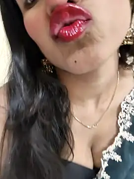 Yours-Zeenat online show from 04/14/26, 06:58