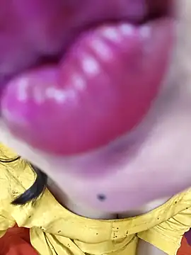 Yours-Zeenat online show from 04/17/26, 04:26