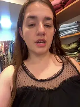 Snapshot of lele202526 chatting on 04/15/26, 05:20 lele202526 online show from 04/15/26, 05:20