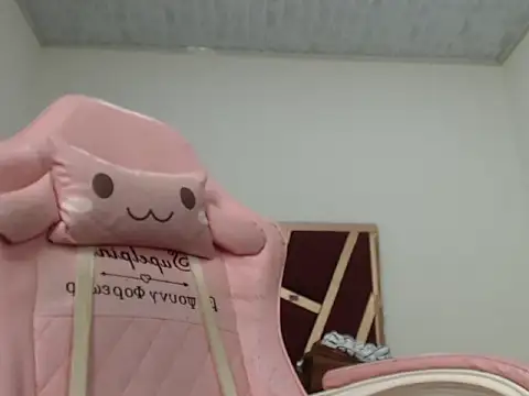 Snapshot of latina_ts_july chatting on 04/18/26, 04:44 latina ts july online show from 04/18/26, 04:44