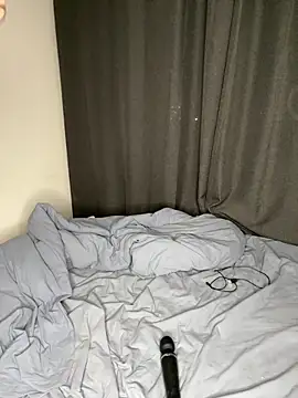 Snapshot of hey_shinyy chatting on 12/22/25, 05:21 hey shinyy online show from 12/22/25, 05:21