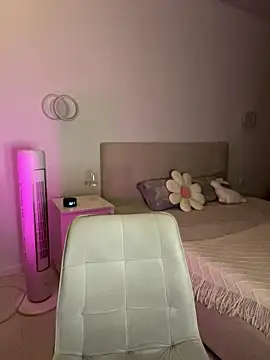 Snapshot of scarketgaze chatting on 12/22/25, 07:33 scarketgaze online show from 12/22/25, 07:33