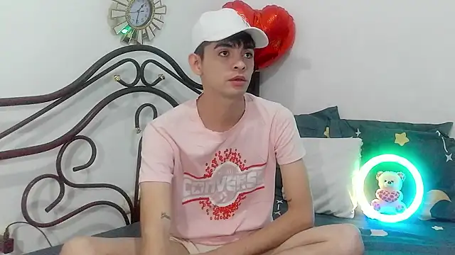 nico22love online show from 02/25/26, 12:09